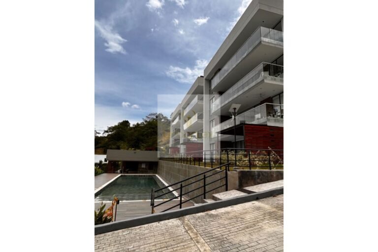 Vende Apartamento en Primaveras de Payandé, Urbanlex área 150M2 1.100Millones